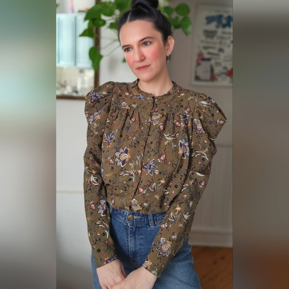 🍂 Fall Drop 🍁 NWOT Olive Paisley Puff Sleeve Blouse